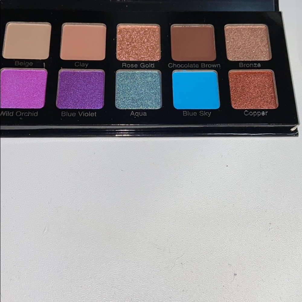 Violet Voss Essentials 2 palette